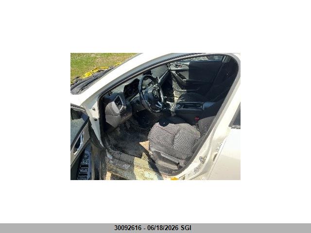 Mazda 3 Gs 2018 JM1BN1V78J1171080 Image 7
