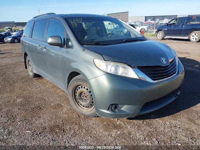 30092623 :رقم المزاد ، 5TDKK3DC5DS373336 vin ، 2013 Toyota Sienna Le مزاد بيع