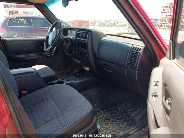 2001 Jeep Cherokee Sport მანქანა იყიდება აუქციონზე, vin: 1J4FF48S41L599016, აუქციონის ნომერი: 30092642