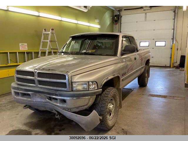 30092696 :رقم المزاد ، 3B7KF22D8WG137226 vin ، 1998 Dodge Ram 2500 مزاد بيع