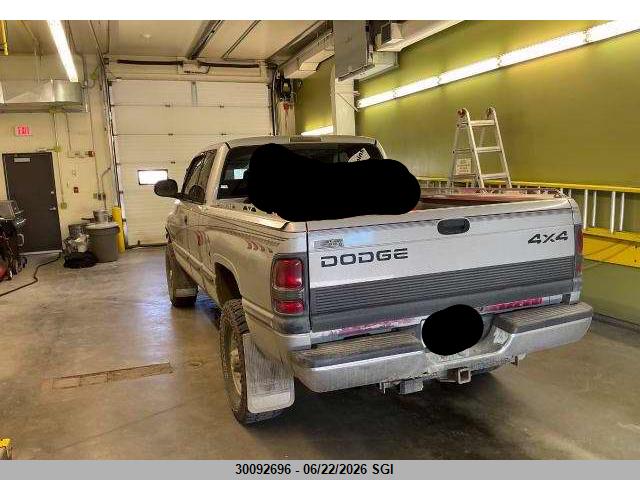 30092696 :رقم المزاد ، 3B7KF22D8WG137226 vin ، 1998 Dodge Ram 2500 مزاد بيع