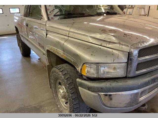 30092696 :رقم المزاد ، 3B7KF22D8WG137226 vin ، 1998 Dodge Ram 2500 مزاد بيع
