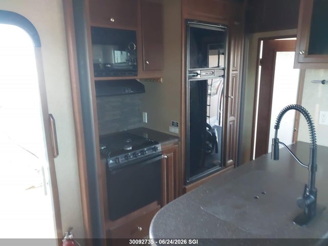 30092735 :رقم المزاد ، 47CFVTU20EC664358 vin ، 2014 Dutchman Dutchman مزاد بيع