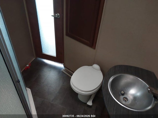 30092735 :رقم المزاد ، 47CFVTU20EC664358 vin ، 2014 Dutchman Dutchman مزاد بيع
