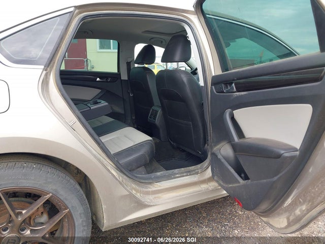 Volkswagen PASSAT SE 2015 1VWBV7A30FC032754 Image 8