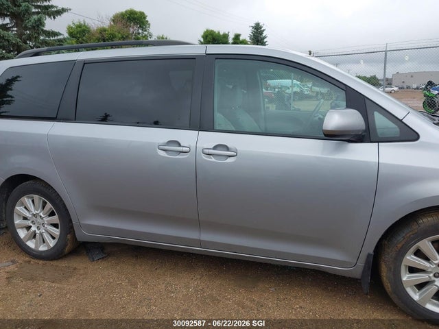 2013 Toyota Sienna Xle/limited მანქანა იყიდება აუქციონზე, vin: 5TDDK3DC3DS059645, აუქციონის ნომერი: 30092587