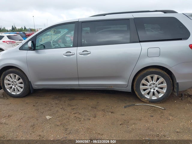 2013 Toyota Sienna Xle/limited მანქანა იყიდება აუქციონზე, vin: 5TDDK3DC3DS059645, აუქციონის ნომერი: 30092587