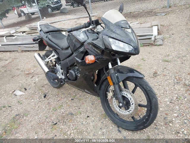 30091711 :رقم المزاد ، MLHJC392785100450 vin ، 2008 Honda Cbr125-r مزاد بيع