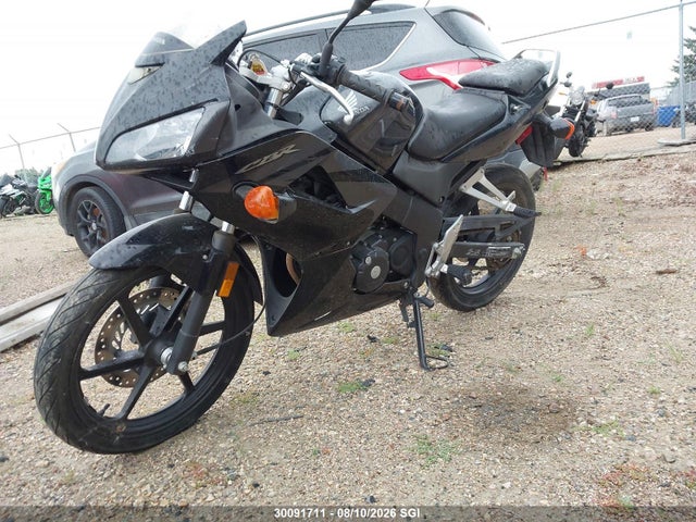 30091711 :رقم المزاد ، MLHJC392785100450 vin ، 2008 Honda Cbr125-r مزاد بيع