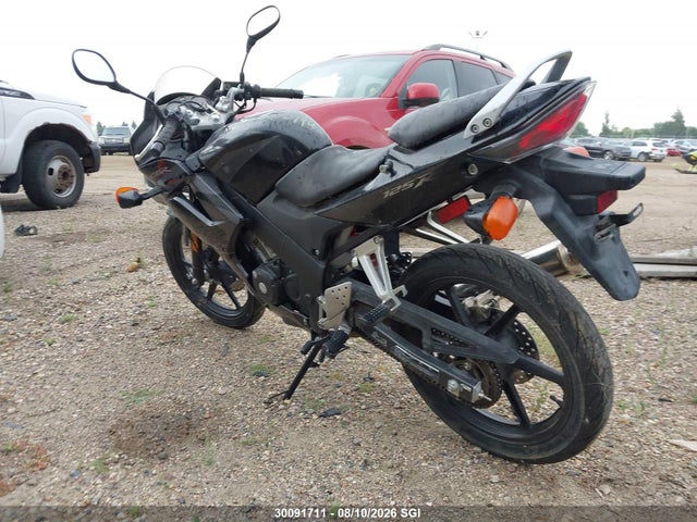 30091711 :رقم المزاد ، MLHJC392785100450 vin ، 2008 Honda Cbr125-r مزاد بيع