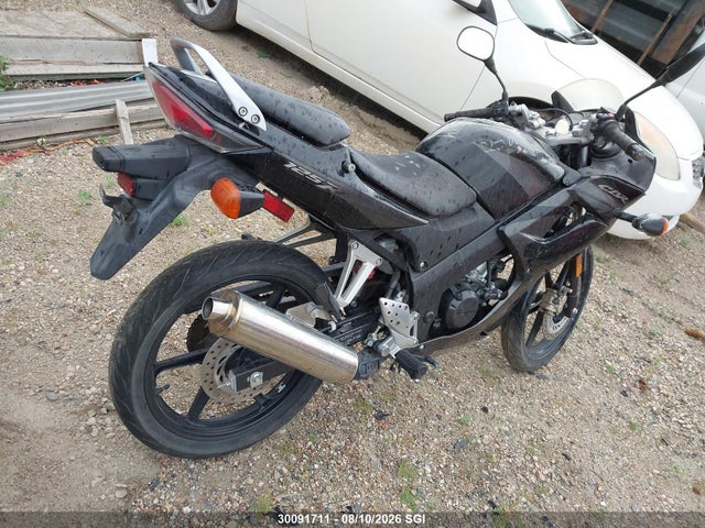 30091711 :رقم المزاد ، MLHJC392785100450 vin ، 2008 Honda Cbr125-r مزاد بيع