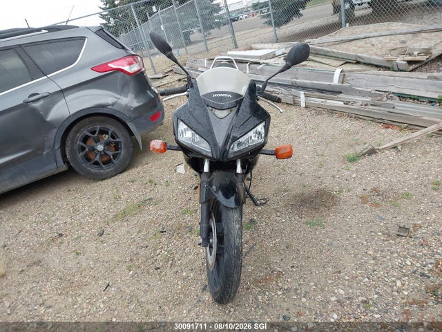 30091711 :رقم المزاد ، MLHJC392785100450 vin ، 2008 Honda Cbr125-r مزاد بيع