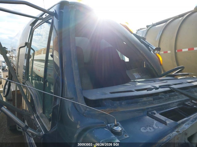 30093003 :رقم المزاد ، 1FDYW86E2WVA33592 vin ، 1998 Ford H-series Lt8501 مزاد بيع