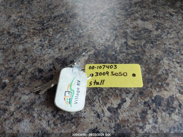 30093050 :رقم المزاد ، 4YDF276229C502961 vin ، 2009 Keystone  مزاد بيع