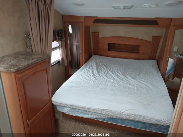 30093050 :رقم المزاد ، 4YDF276229C502961 vin ، 2009 Keystone  مزاد بيع