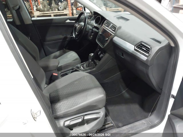 Продажа на аукционе авто 2018 Volkswagen Tiguan Trendline, vin: 3VV0B7AX2JM006090, номер лота: 30076626
