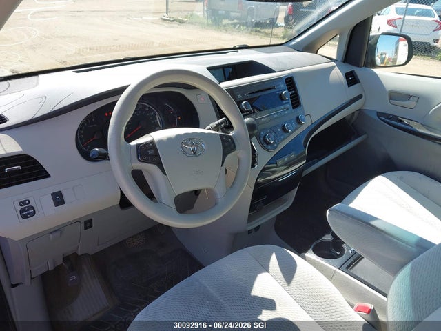 30092916 :رقم المزاد ، 5TDKK3DC2CS220444 vin ، 2012 Toyota Sienna Le مزاد بيع