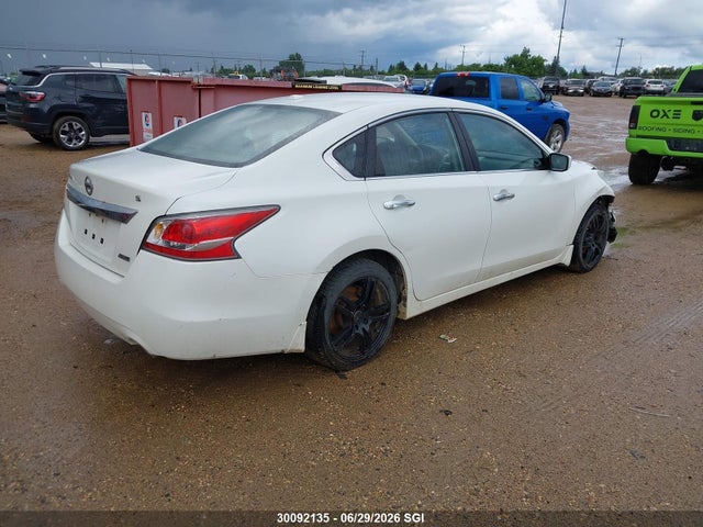 30092135 :رقم المزاد ، 1N4AL3AP5FN404762 vin ، 2015 Nissan Altima 2.5/s/sv/sl مزاد بيع