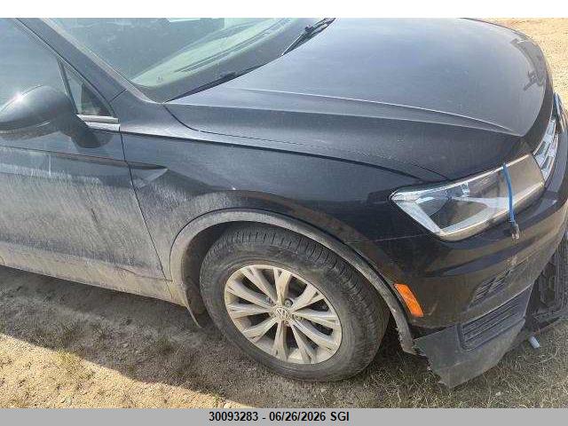 3VV0B7AX2KM114422 Volkswagen TIGUAN S