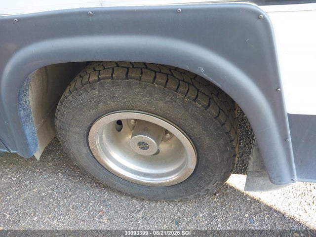 Продажа на аукционе авто 2001 Ford Econoline E450 Super Duty Cutwy Van, vin: 1FDXE45S71HB07370, номер лота: 30093399