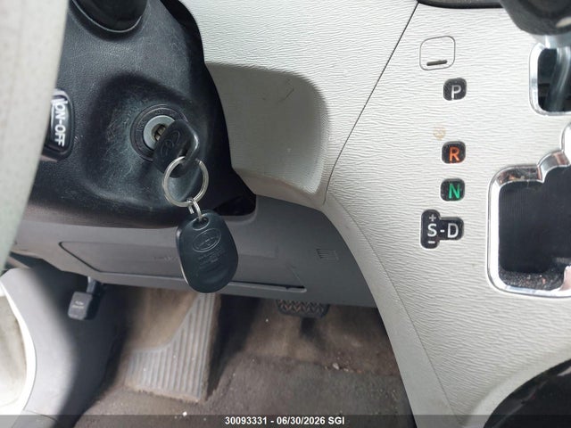 Toyota Sienna 2014 5TDZK3DC9ES489980 Image 11