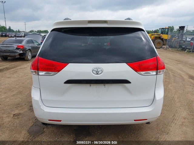 Toyota Sienna 2014 5TDZK3DC9ES489980 Image 15