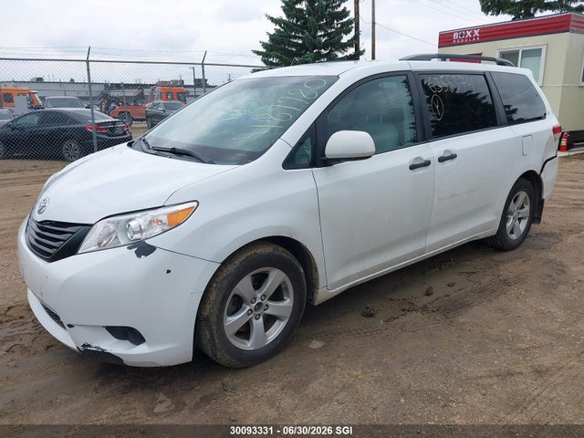 Toyota Sienna 2014 5TDZK3DC9ES489980 Image 2