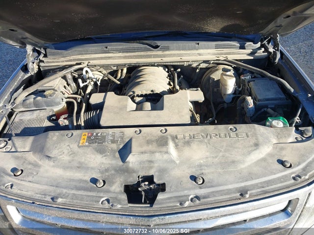 30072732 :رقم المزاد ، 1GNSKHKC2KR181004 vin ، 2019 Chevrolet Suburban K1500 Lt مزاد بيع