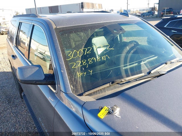 30072732 :رقم المزاد ، 1GNSKHKC2KR181004 vin ، 2019 Chevrolet Suburban K1500 Lt مزاد بيع