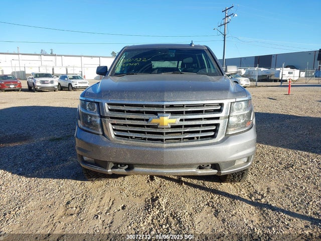 30072732 :رقم المزاد ، 1GNSKHKC2KR181004 vin ، 2019 Chevrolet Suburban K1500 Lt مزاد بيع