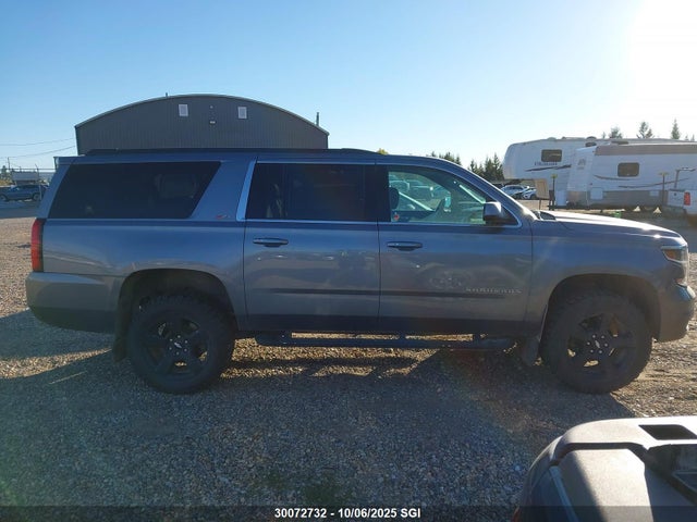 30072732 :رقم المزاد ، 1GNSKHKC2KR181004 vin ، 2019 Chevrolet Suburban K1500 Lt مزاد بيع