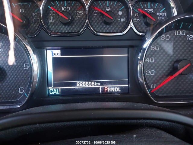30072732 :رقم المزاد ، 1GNSKHKC2KR181004 vin ، 2019 Chevrolet Suburban K1500 Lt مزاد بيع
