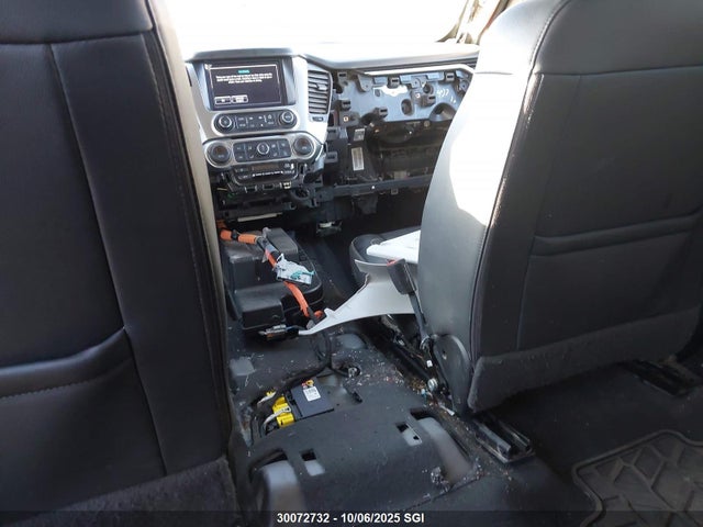 30072732 :رقم المزاد ، 1GNSKHKC2KR181004 vin ، 2019 Chevrolet Suburban K1500 Lt مزاد بيع