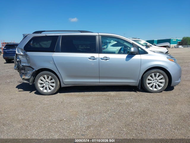 2015 Toyota Sienna Xle/limited მანქანა იყიდება აუქციონზე, vin: 5TDDK3DC9FS118586, აუქციონის ნომერი: 30093574
