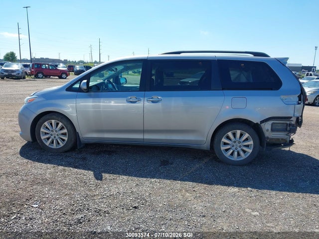 2015 Toyota Sienna Xle/limited მანქანა იყიდება აუქციონზე, vin: 5TDDK3DC9FS118586, აუქციონის ნომერი: 30093574