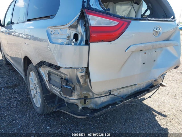 2015 Toyota Sienna Xle/limited მანქანა იყიდება აუქციონზე, vin: 5TDDK3DC9FS118586, აუქციონის ნომერი: 30093574