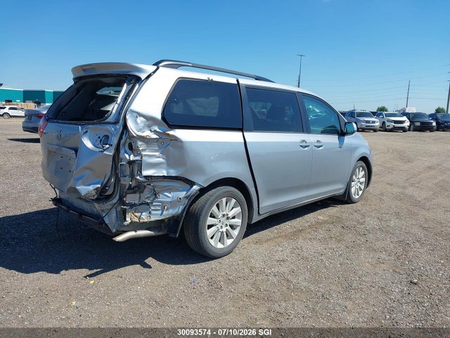 2015 Toyota Sienna Xle/limited მანქანა იყიდება აუქციონზე, vin: 5TDDK3DC9FS118586, აუქციონის ნომერი: 30093574