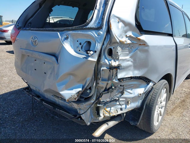 2015 Toyota Sienna Xle/limited მანქანა იყიდება აუქციონზე, vin: 5TDDK3DC9FS118586, აუქციონის ნომერი: 30093574