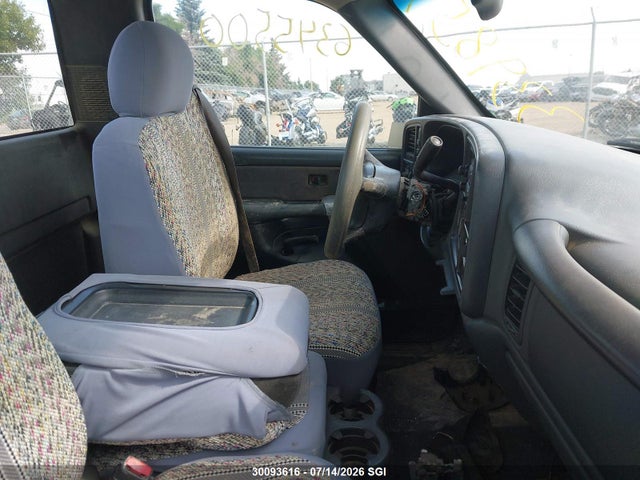 2001 Chevrolet Silverado K2500 Heavy Duty მანქანა იყიდება აუქციონზე, vin: 1GCHK24141E339859, აუქციონის ნომერი: 30093616