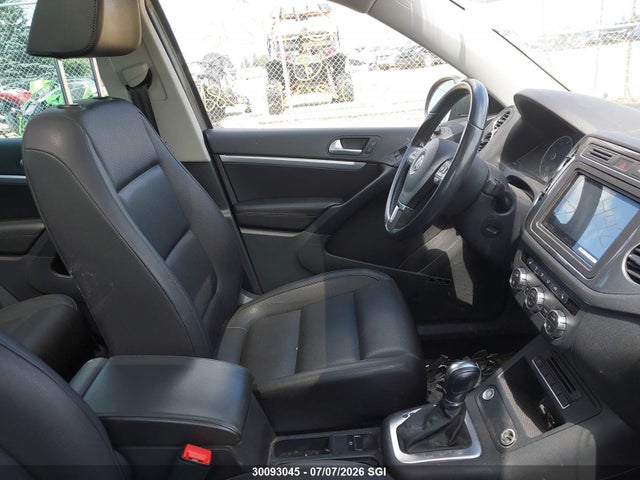WVGJV7AX7FW544216 Volkswagen Tiguan S/se/sel/r-line