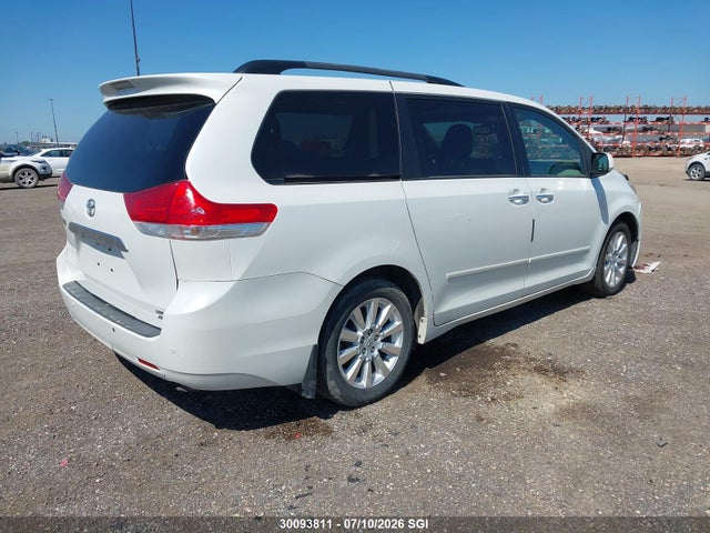 30093811 :رقم المزاد ، 5TDDK3DC3BS022950 vin ، 2011 Toyota Sienna Xle/limited مزاد بيع