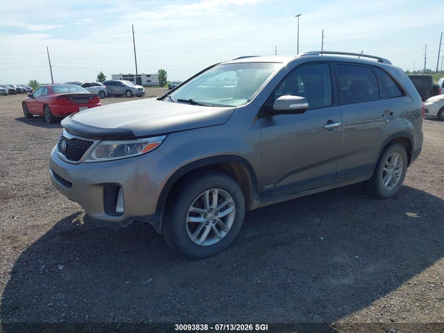 KIA SORENTO LX 2015 5XYKTCA67FG558662 Image 2