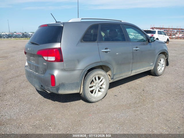 KIA SORENTO LX 2015 5XYKTCA67FG558662 Image 4