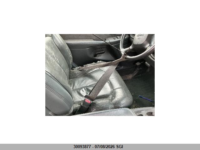 30093877 :رقم المزاد ، 2GTEK19T921371779 vin ، 2002 Gmc New Sierra K1500 مزاد بيع