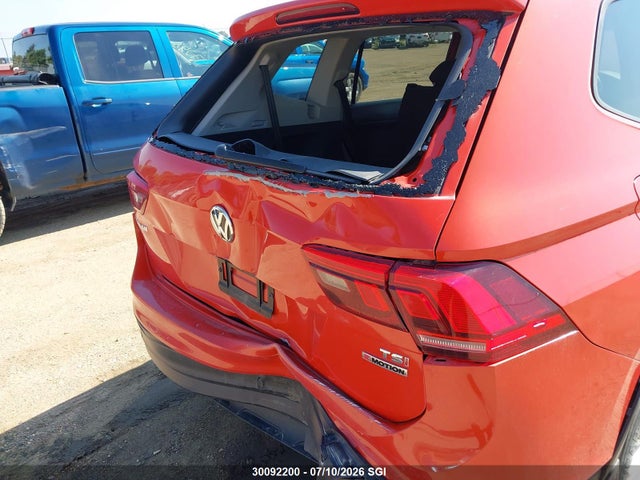 3VV0B7AX8JM041233 Volkswagen TIGUAN S