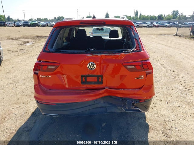 3VV0B7AX8JM041233 Volkswagen TIGUAN S