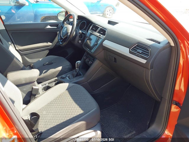 3VV0B7AX8JM041233 Volkswagen TIGUAN S