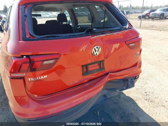 3VV0B7AX8JM041233 Volkswagen TIGUAN S