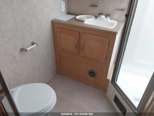 30094034 :رقم المزاد ، 4EZTP26268S040188 vin ، 2008 Kz Inc. Spree مزاد بيع