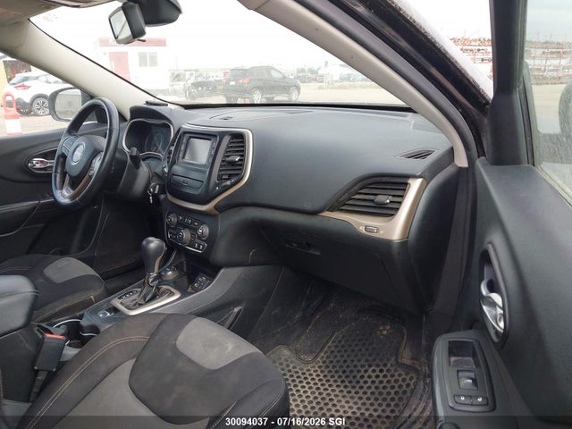 1C4PJMAS2GW164263 Jeep Cherokee Sport